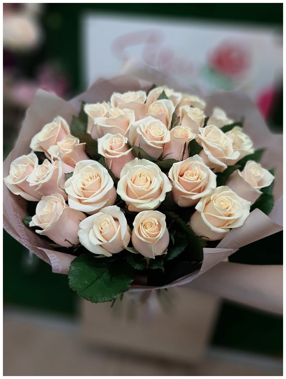 25 cream roses