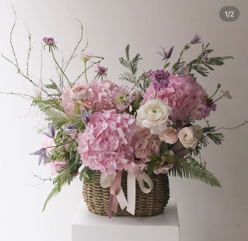 Elegant flower basket 💮