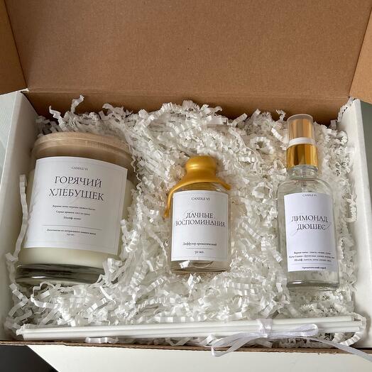 Набор подарочный свеча ароматическая, диффузор и спрей для дома для мамы, сестры, коллеге