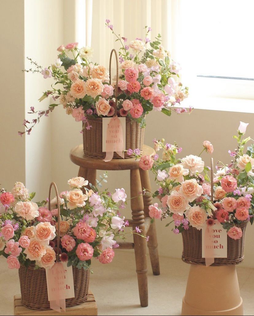 Нежная композиция в корзине 🌹