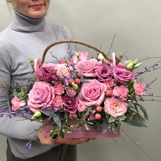 Composition of pionoid roses and eastoma in the "Pink" box