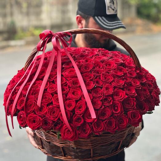 Корзина с 201 Розой