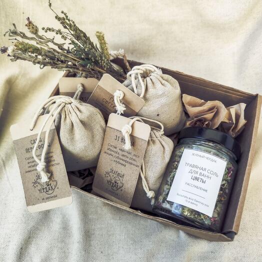 Подарочный набор с травяными чаями и солью для ванн и мёдом