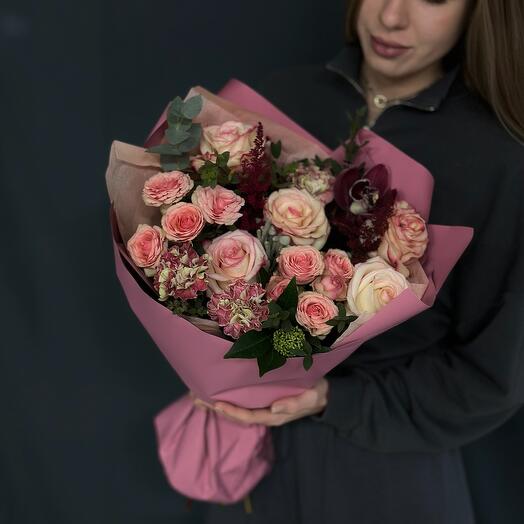 A prefabricated bouquet with roses, diatus and orchid