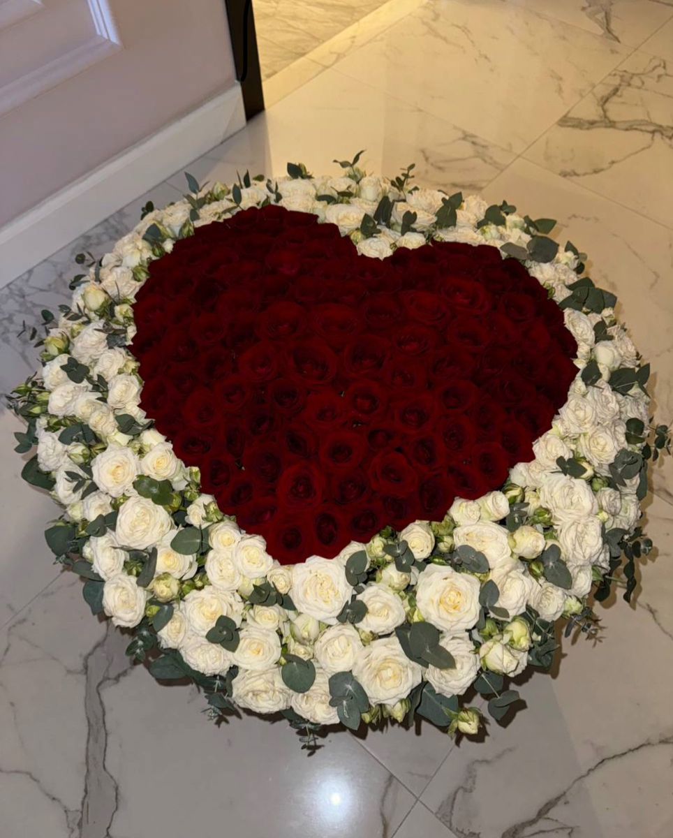 Royal bouquet of 1001 roses 👑