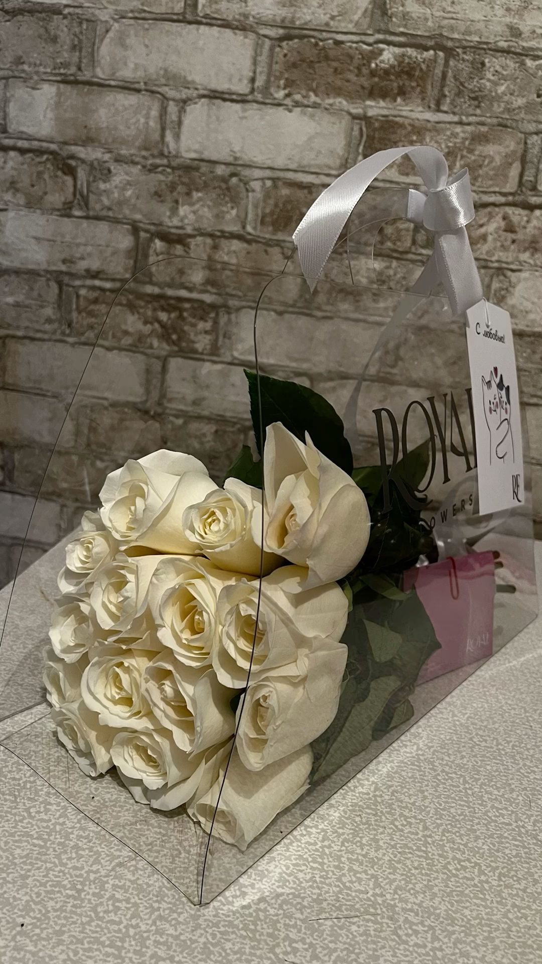 25 white roses