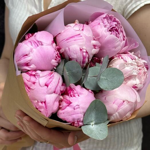 Gorge bouquet of 7 peonies