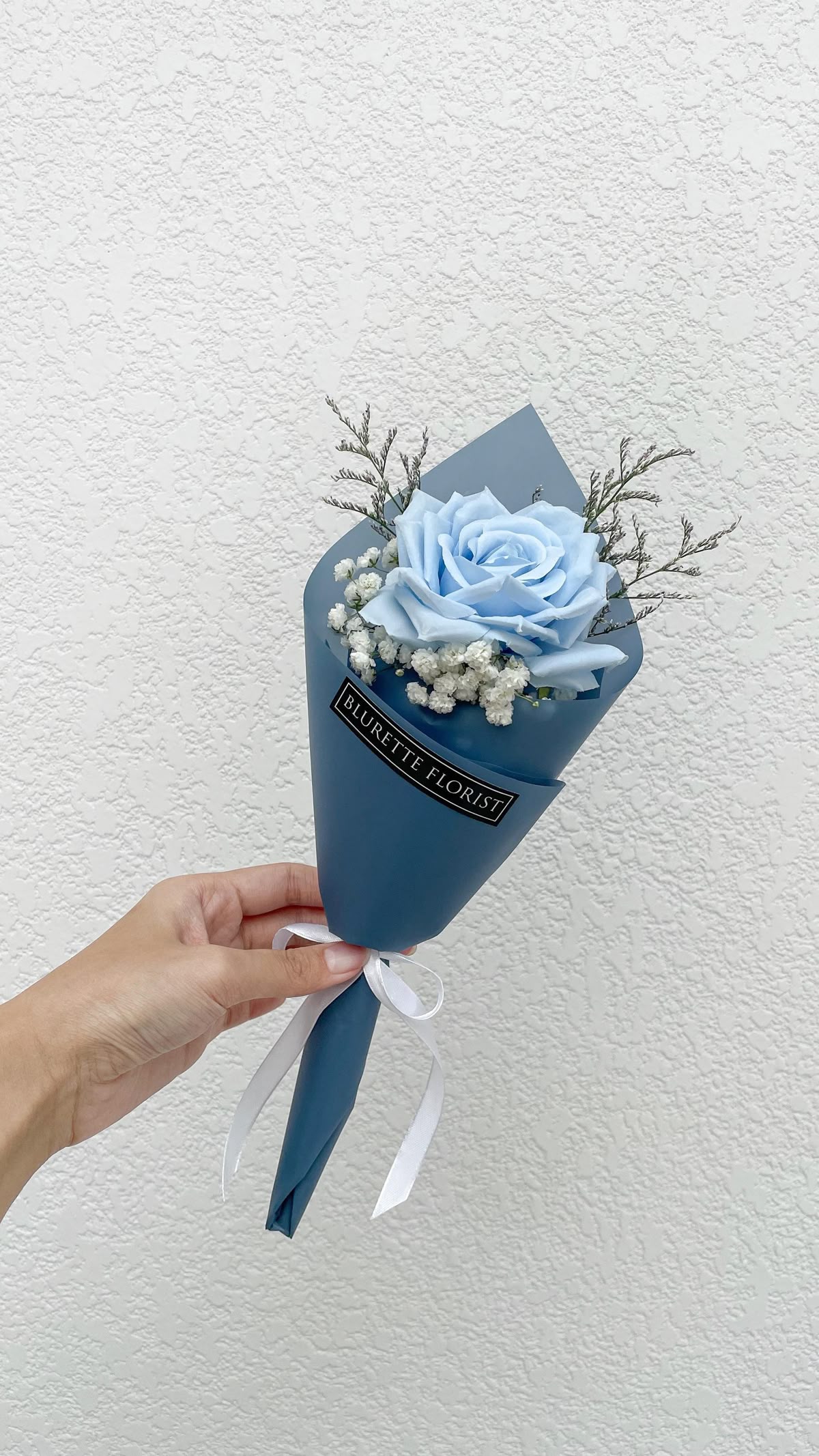 Festive floral composition 🎉