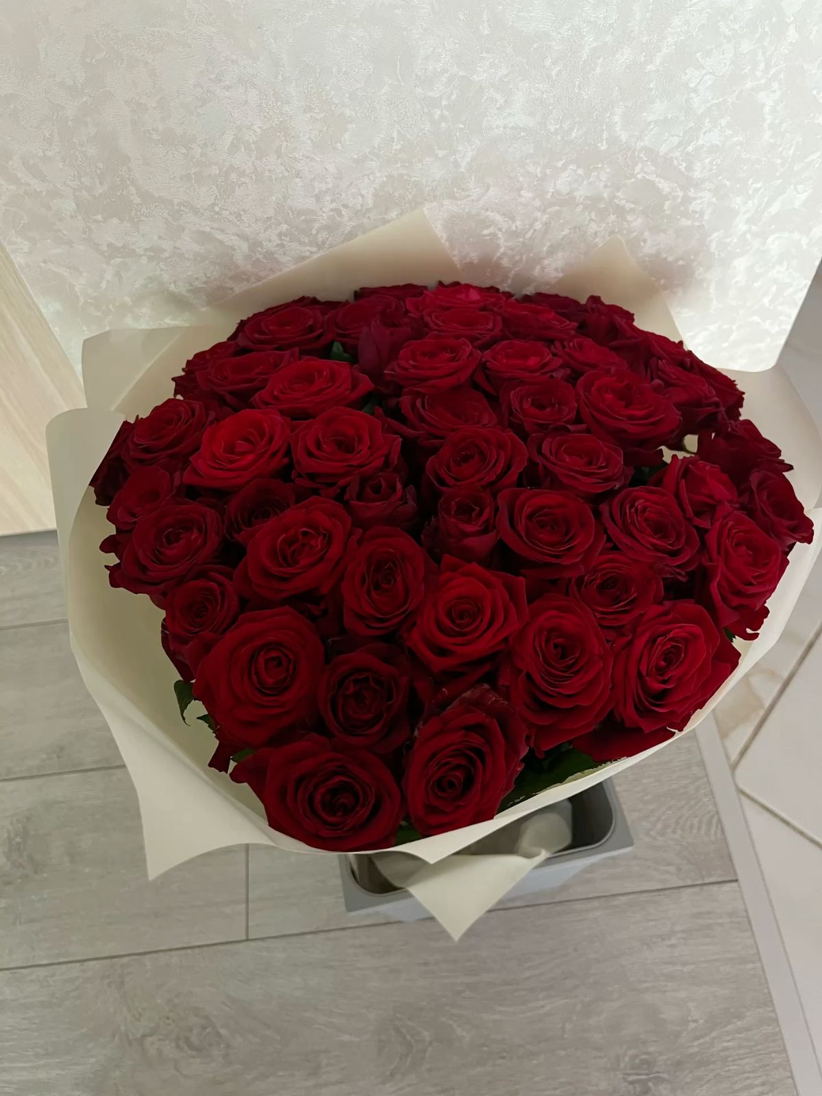 31 red roses