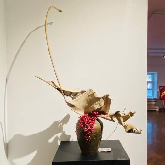 Ikebana with a vase "Northern Lights"