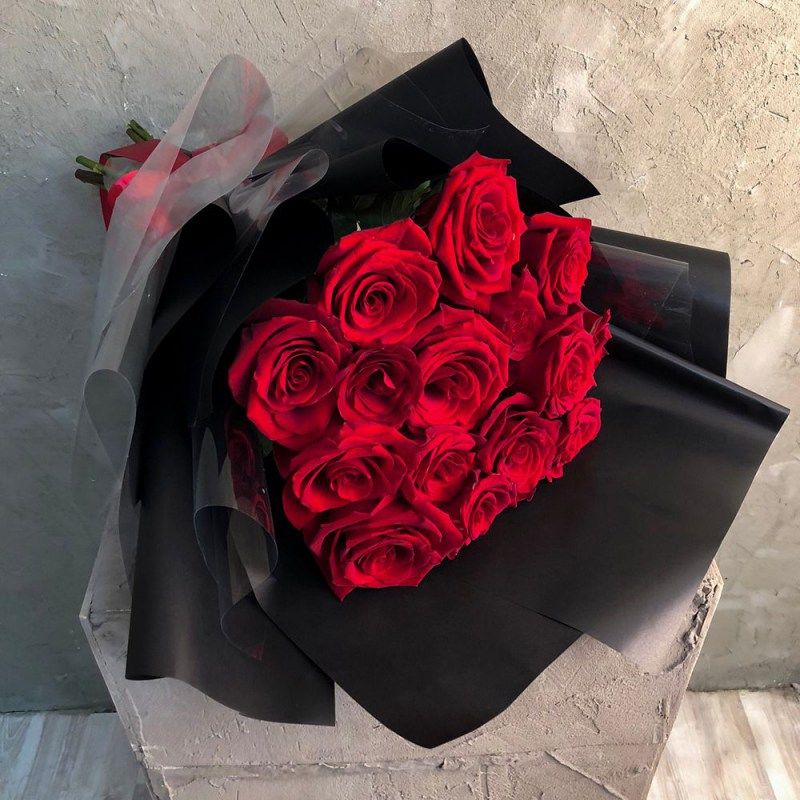 15 red roses