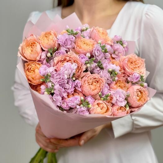 Building: a bush pionivid rose Juliet and a bush pink mattiola art. 034