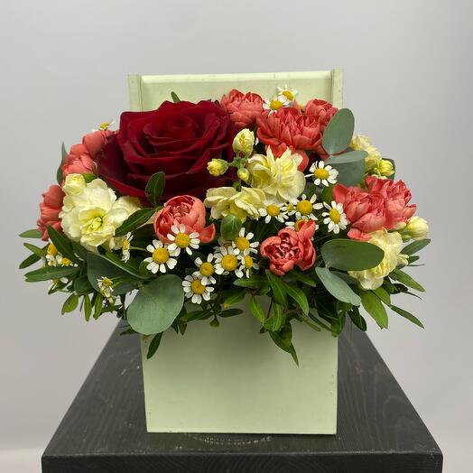 Мини-композиция в ящике