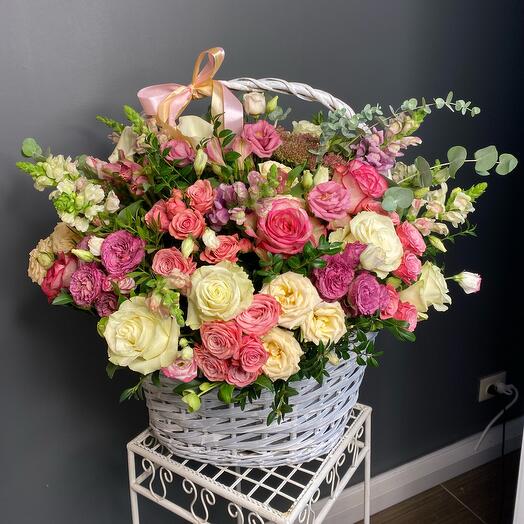 Корзина с цветами большая