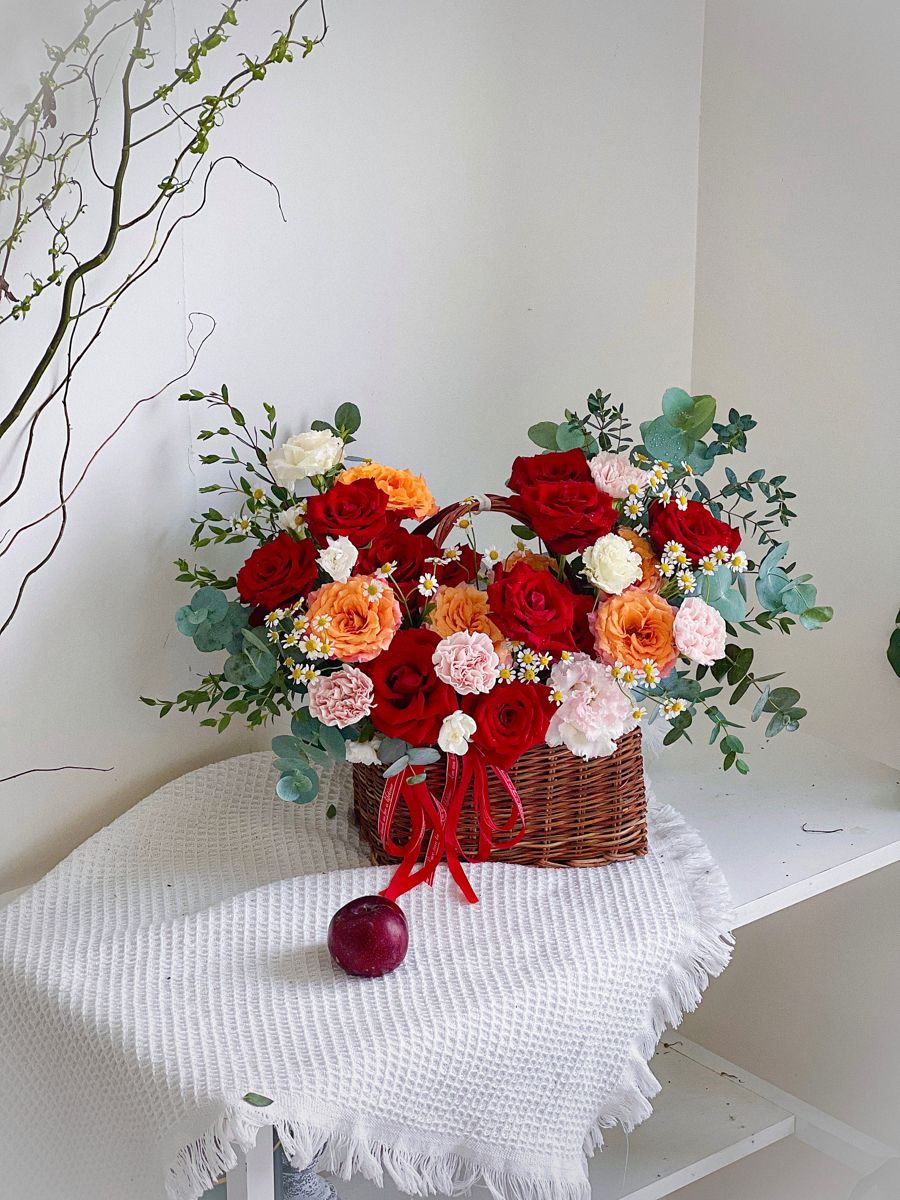 Bright boxed bouquet 🌷