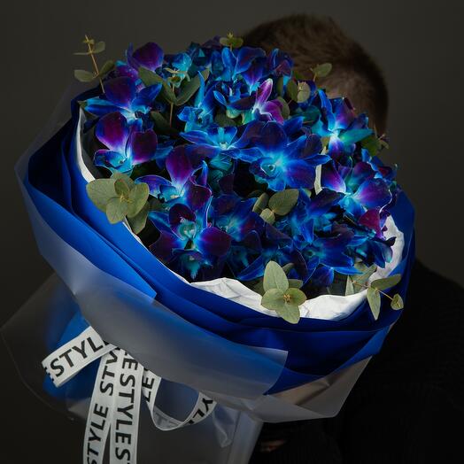 Букет из космических синих орхидей "Shanti 💙" с эвкалиптом