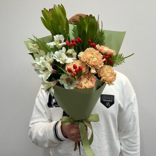 Bouquet of persistent flowers with dianthus and alstriently male