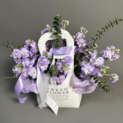 A handbag with a fragrant lavender bush mattio and eucalyptus 💜