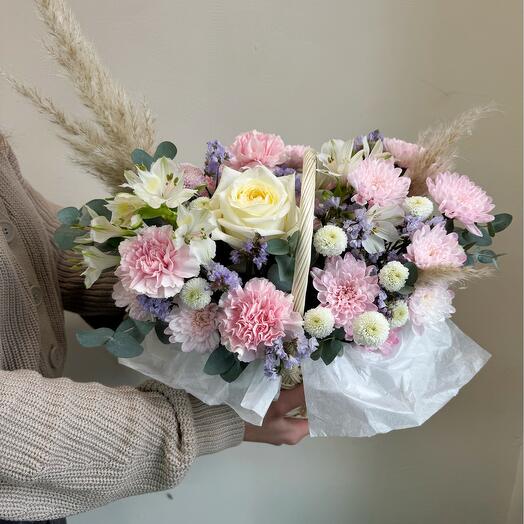 Цветочная корзина "Радость в мелочах"