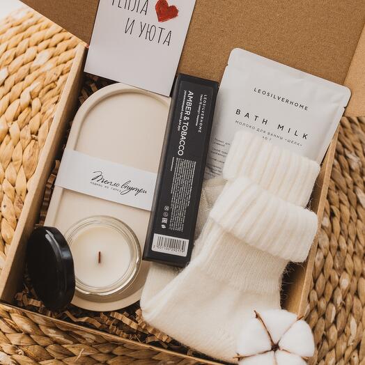 Спа набор для девушки, мамы, подруги с носочками, свечкой и молоком для ванны