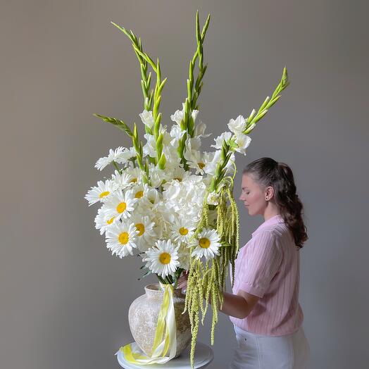 White bouquet with gladioli, hydrangeas and garden daisies