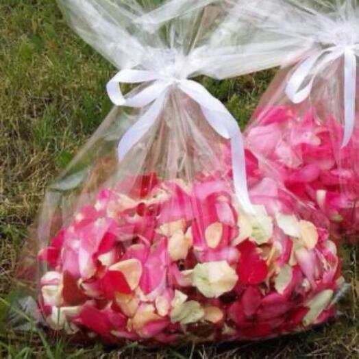 Лепестки роз