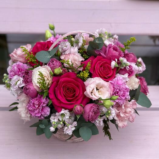 Basket with flowers size S