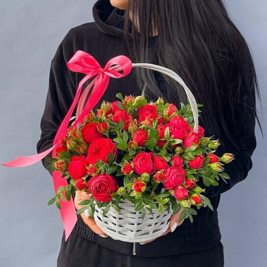 Корзина с кустовой розой