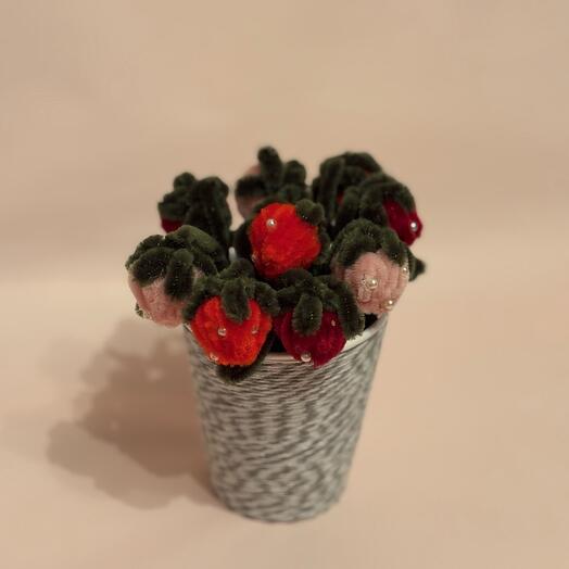 Flower composition "Strawberry"