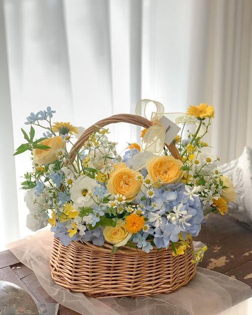 Elegant flower basket 💮