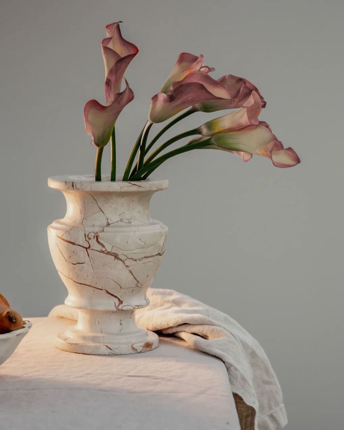 Luxurious floral accent 🌸