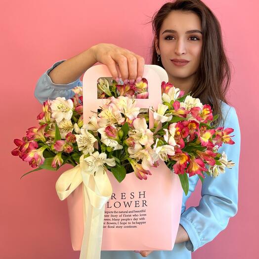 Цветы Нежный летний микс альстромерий в коробке