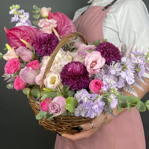 Flowers in the basket. Bush roses Silva Pink, purple chrysanthemums and anthurium (L)