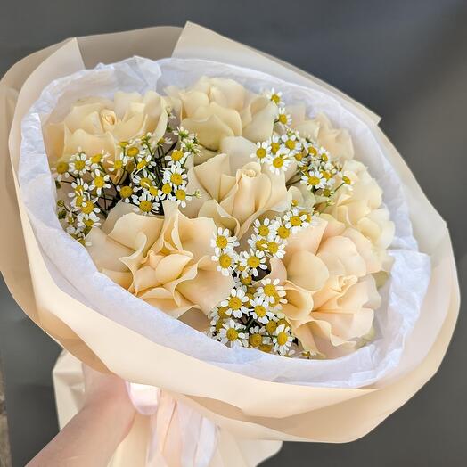 Bouquet of French rose and chamomile