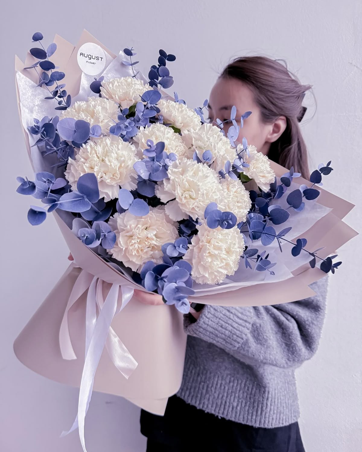 Festive floral composition 🎉