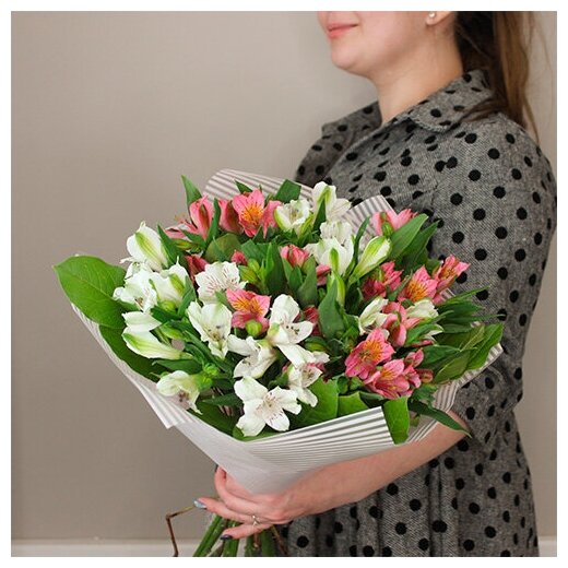 9 альстромерии